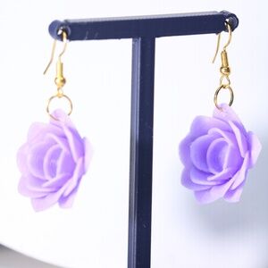 Cute Set of Earrings Hoops with Flower Motive New!